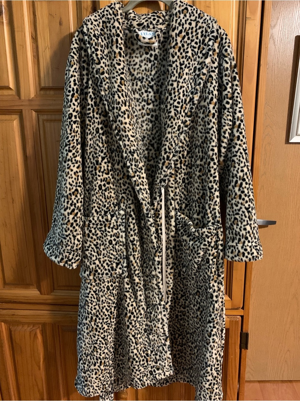 Lylani Leopard-Print Plush Robe, Size Large - Picture 3 of 8